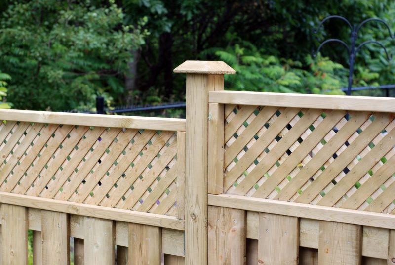 Get Durable Security With an Expert Vinyl Fence Installation