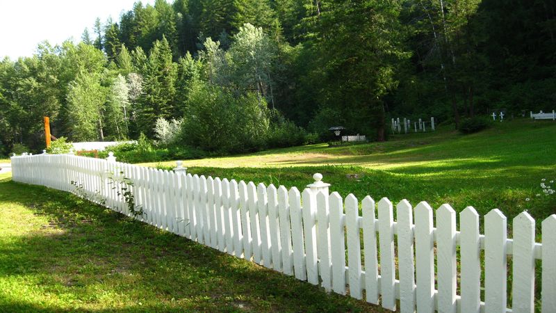 Four Cautionary Signs Your Unit is in Dire Need of Edmonton Fencing Services