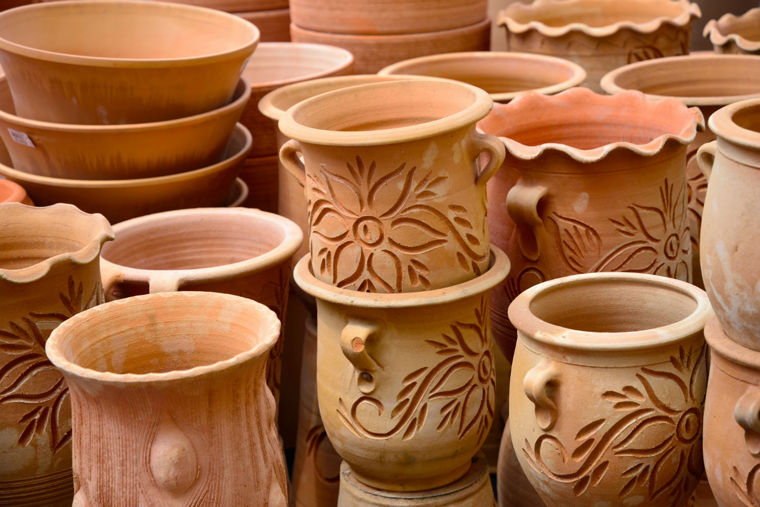 What Basic Materials Should a Beginner Potter Use?