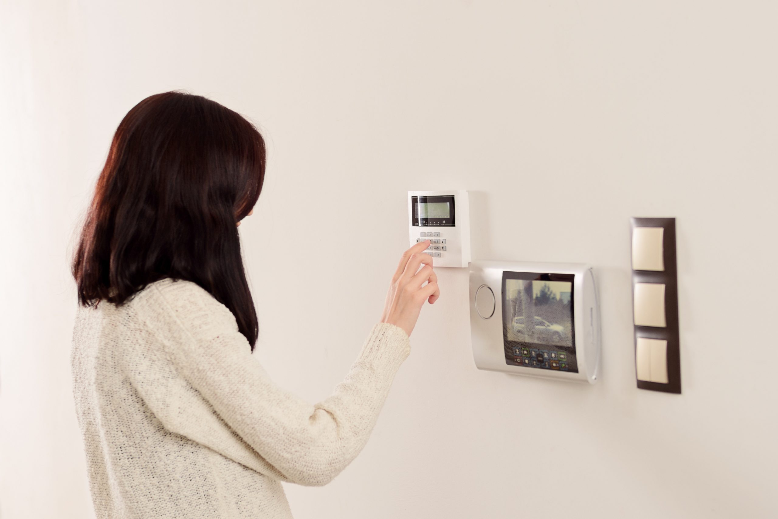 The Benefits of Remote Access Alarm Systems for Chicago Homeowners