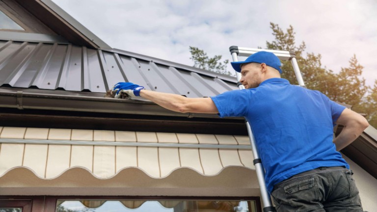 THE IMPORTANCE OF ROUTINE RESIDENTIAL ROOF GUTTER CLEANING IN PUYALLUP WA