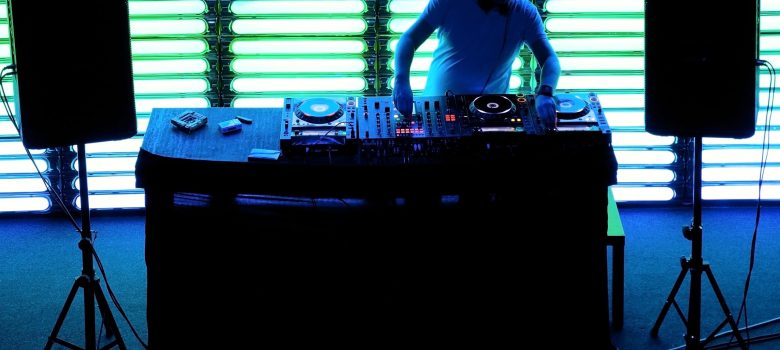 How to Hire The Best Wedding Dj in Schaumburg