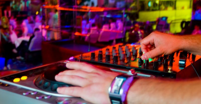 A Chicago DJ Can Make Your Next Special Event a Sure-Fire Success