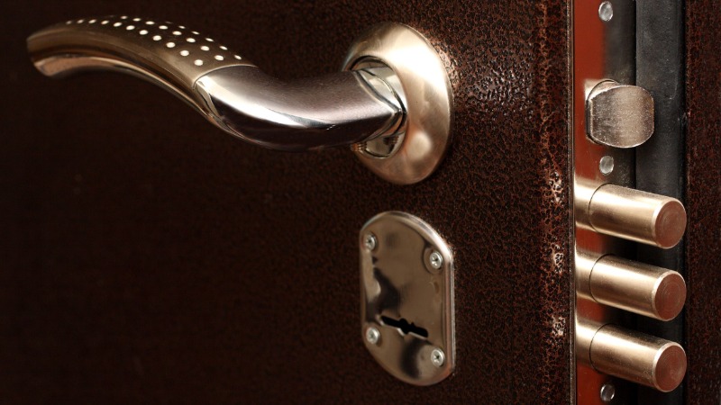 Navigating the Services of a Local Locksmith in Madison, WI: What to Expect